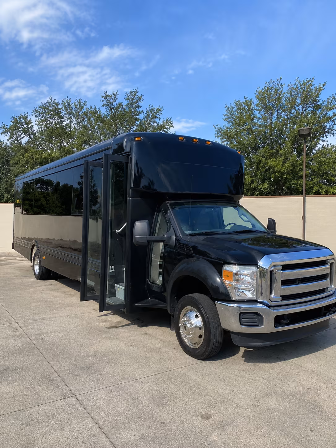 smyrna 20 passenger party bus