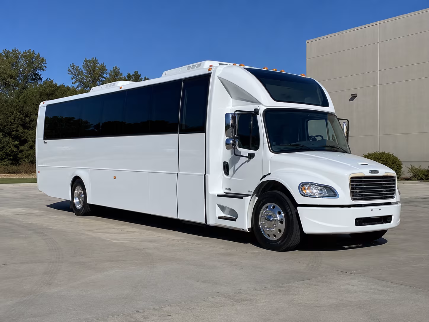 smyrna 28 passenger party bus